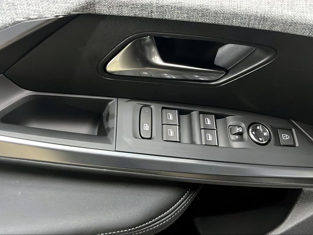 Peugeot 5008 1.2 100KW GT eDCS6 - Foto 387